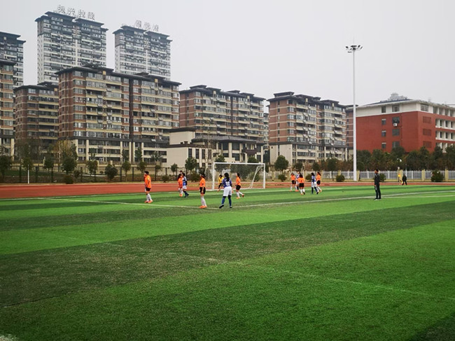 张店中学女子足球队勇夺六安市校园足球联赛冠军