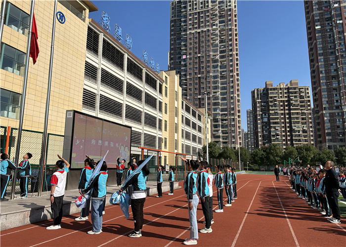 六安市清水河第一小学举行节约环保主题晨会