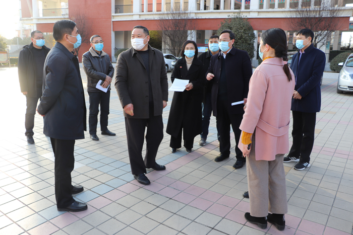 裕安区委书记陈社教督导检查疫情防控工作