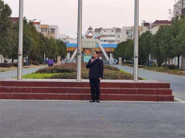 霍邱县长集中学人勤春来早奋进正当时