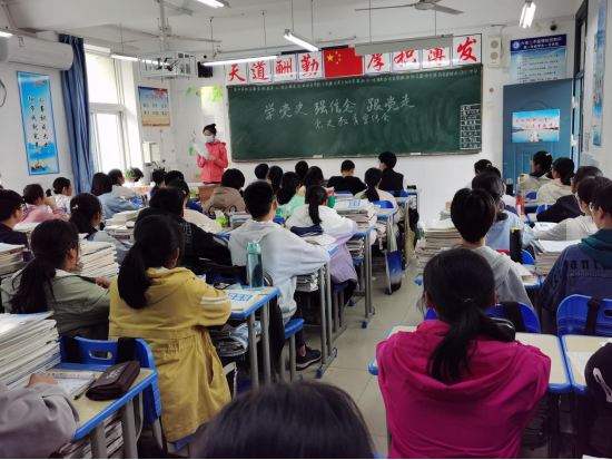 六安二中各团支部举行学党史强信念跟党走党史教育宣讲会