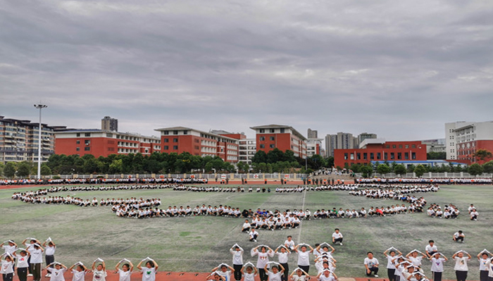 裕安区中小学开展形式多样仪式欢迎新同学_六安市教育局(六安市体育局