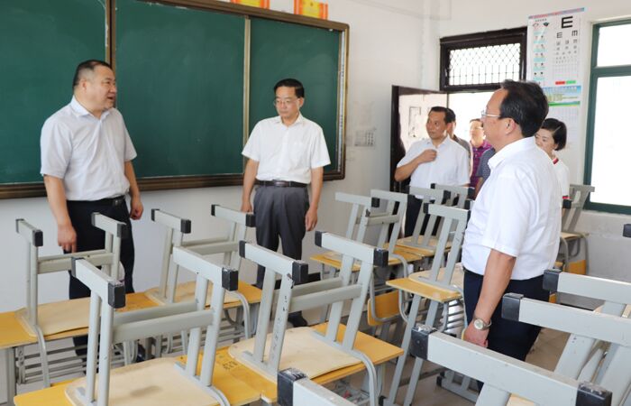 裕安区委书记陈社教调研裕安城区教育工作